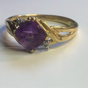 10kt Gold and Purple Amethyst Gemstone Ring.